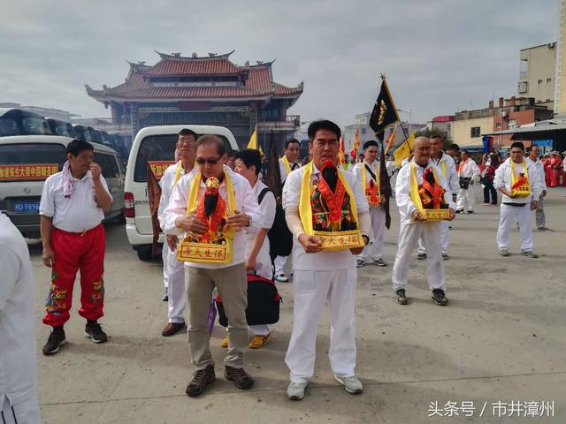 福建漳州角美慈济宫：200多名新加坡信众祭拜保生大帝