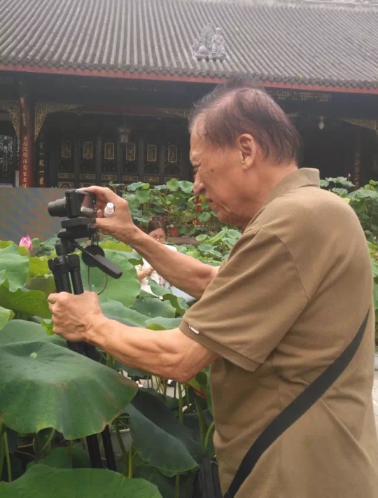 生前同行好友追忆资深摄影记者唐正益：他离开了 留下的照片会让记忆延续