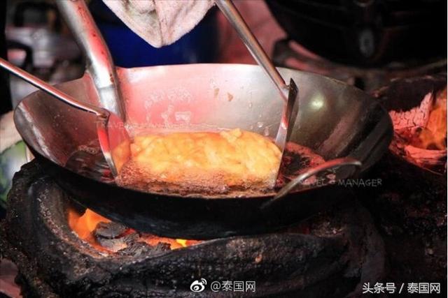 曼谷街头“黑暗料理”获评米其林1星！网友：奇贵！