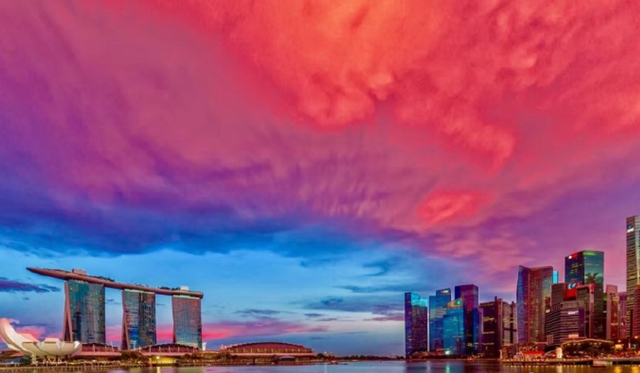 昨天，朋友圈被新加坡少女天、西游天、紫色天……给刷屏