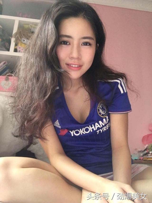 新加坡少女，爱直播爱足球！