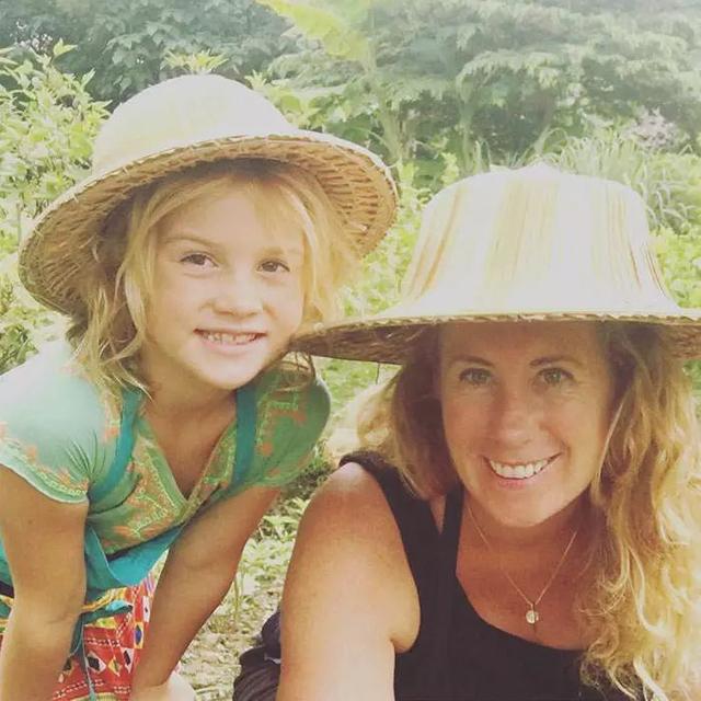 单亲妈妈辞职，用15万元带着女儿500天环游世界
