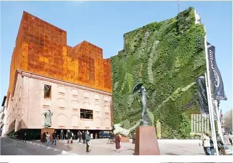 养眼！国外建筑中的绿意植物墙设计