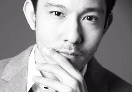 他市井出身却自带王子贵气 风靡万千少女却很专情：十年守护一人