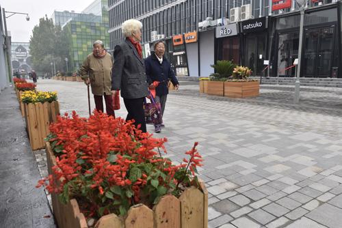 新媒称三里屯“脏街”变小清新：久没来北京逛街得带导航了