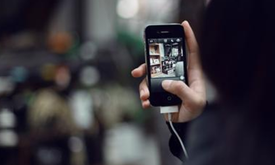 苹果就“降速门”致歉：新加坡iPhone换电池直降80新！