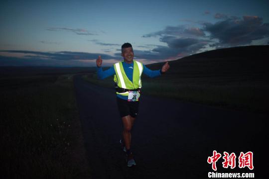 陈盆滨带伤完成澳洲240公里极限马拉松：该有的态度