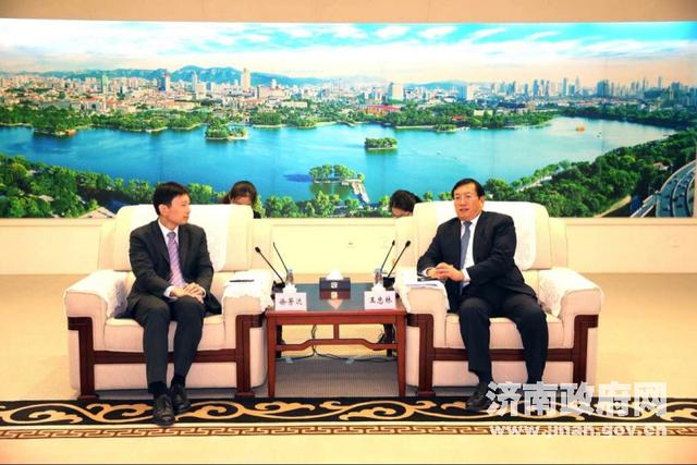 王忠林会见新加坡客人