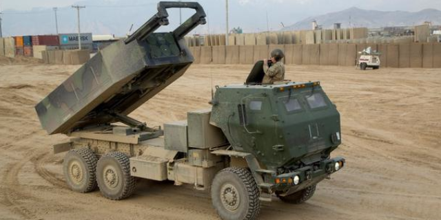 中国卖马来西亚火箭炮，一弹丸小国很害怕，哀求美军帮升级武器 