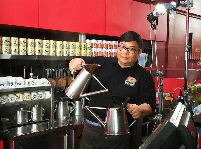 他是新加坡首个使用支付宝的商家，来中国后感叹自己“像乡巴佬”