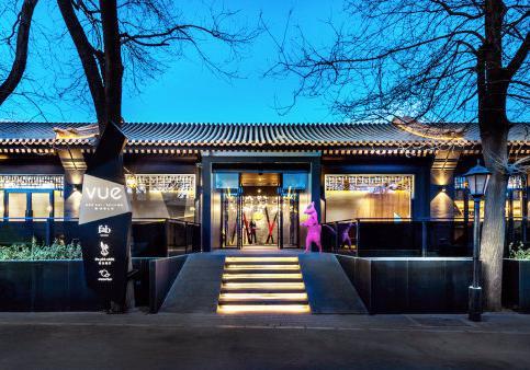 北京后海的老胡同里，藏着一家穿梭于古典与未来的酒店