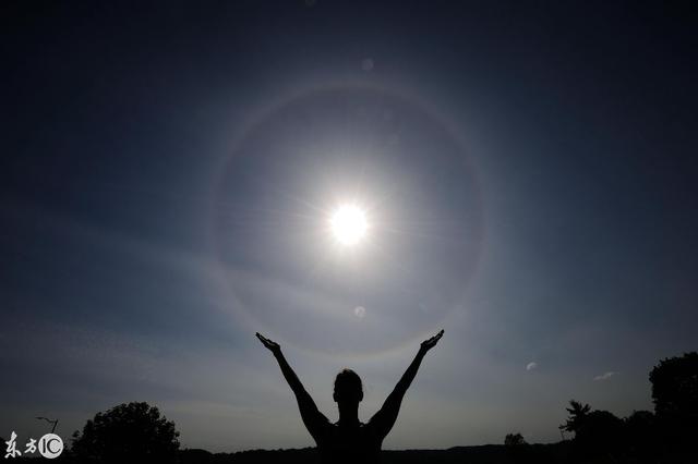 世界各地用手机拍下不同的天空，轮廓像极了美国林肯总统的侧脸