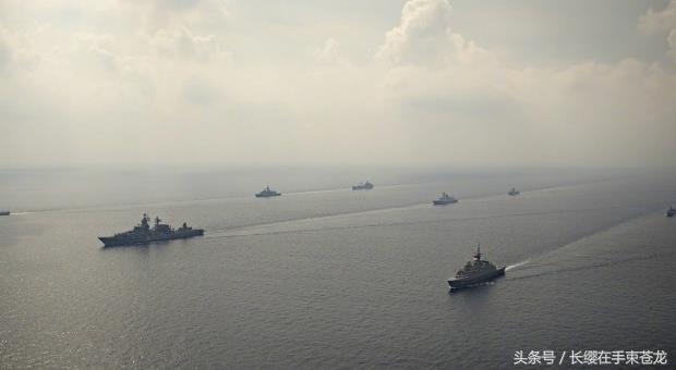 054A舰亮相新加坡