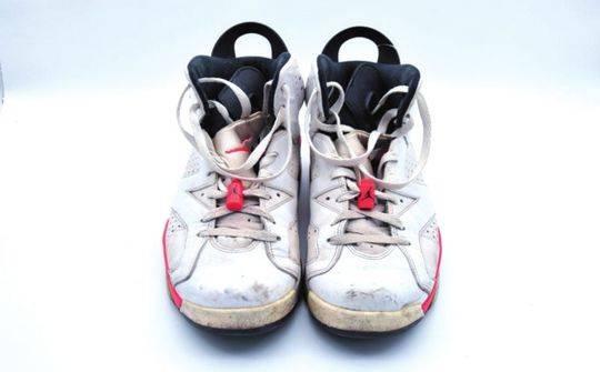 95后川妹子为球鞋开了家“澡堂” 一年纯手工清洗上万双鞋