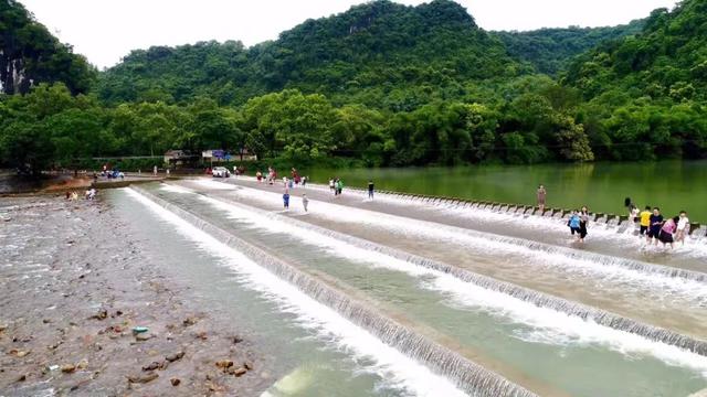 清远这间乡村旧学校爆改成诗意民宿，推开窗就是宫崎骏的的童话世界！