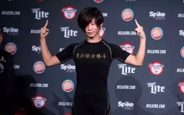 独家！武林笼中对首条女子金腰带，梁娜vs苗婕上演中国女子大战！