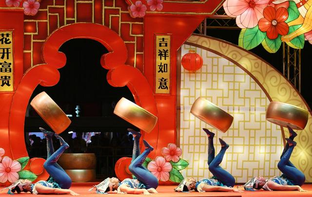 （国际）（2）新加坡举行庆祝农历新年亮灯仪式