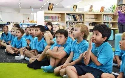 为培养学生自主能力，新加坡多数学校开设自由活动时段