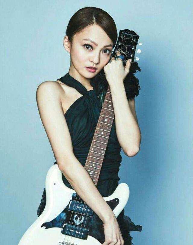 张韶涵15岁担负起养家的重担，毁掉的事业再度崛起！