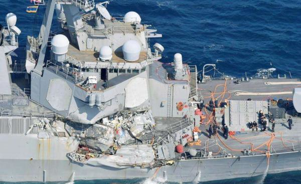 美国两名撞舰的舰长被控过失杀人罪