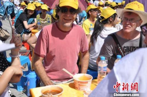 从路边摊到攻占欧美市场 柳州螺蛳粉华丽“转身”