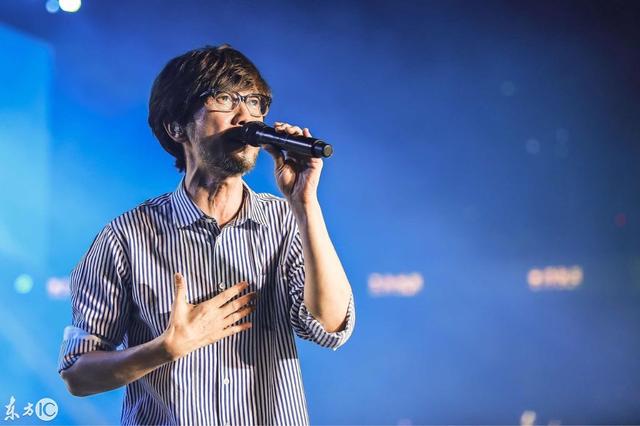 美颜秘籍三周年庆典，曾经放弃加入小虎队选择个人发展的周传雄