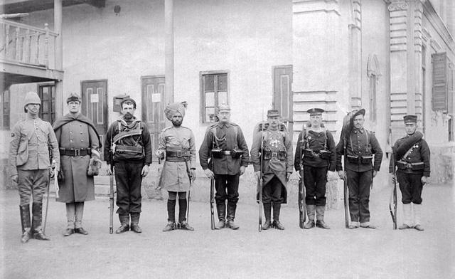 1900年，英国要八国联军合影只准来矮个，美国不买账，日本最无奈