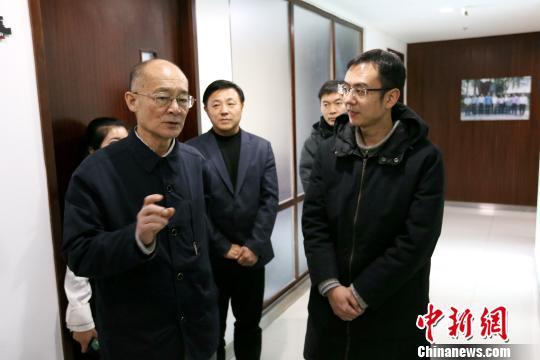 中国华文教育基金会理事长赵阳赴西安看望捐赠人