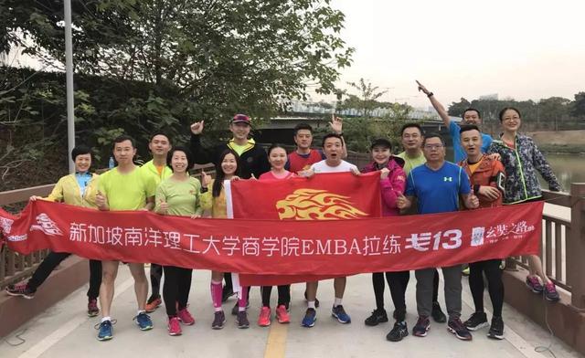 98跑教练参加新加坡南洋理工戈13拉练