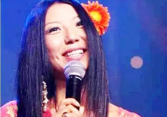 被李小璐妈妈挖墙脚，红花教主，画风辣眼睛，她才是真正的传奇！