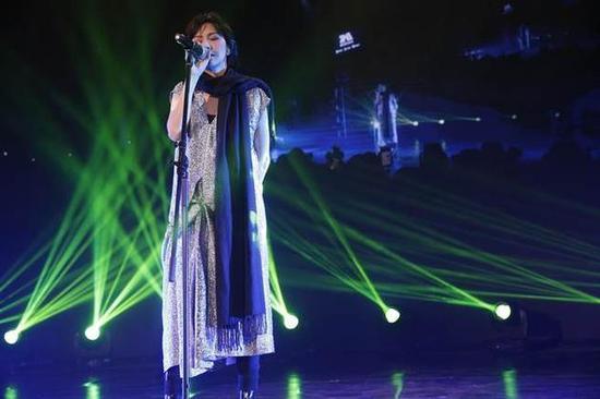 孙燕姿给网友惊喜，已怀二宝，二人同上台