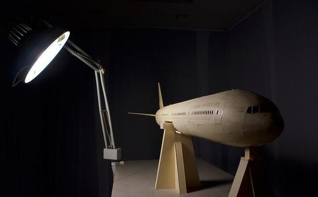 美国小伙宅家五年用纸造了架波音飞机，如今又造第二架