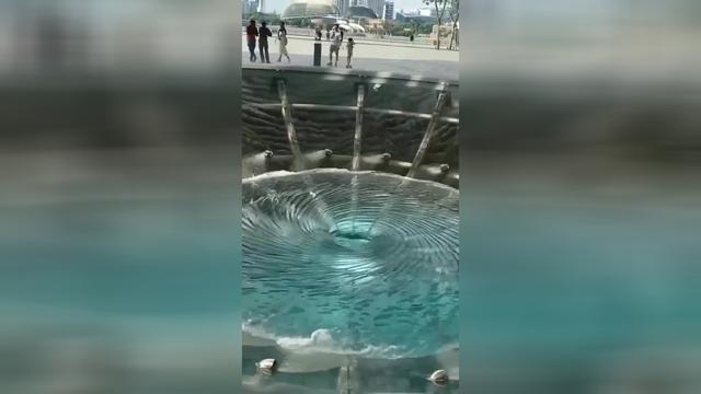 这就是新加坡直径二十二米的许愿池