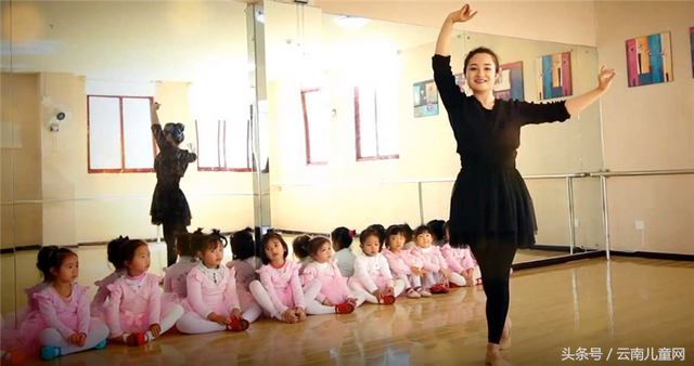 “快乐飞翔·放飞梦想”展演单位：红舞鞋艺术学校