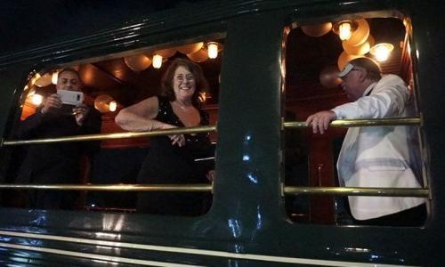 跨国又跨年 英国旅游团乘跨国列车到泰国迎新年(图)