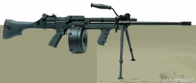这可能是后坐力最小的机枪，新加坡制造的武器，与M16通用弹夹