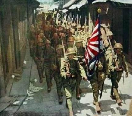 当年日本占领新加坡，把华人聚集起来拷问，凡认识此人者：杀！