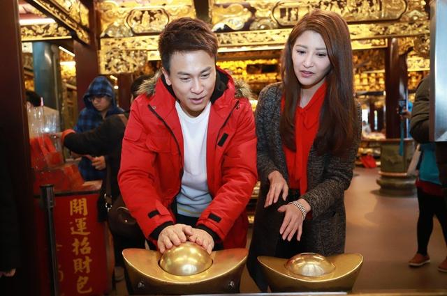 王建复走春求“财神” 走到哪拜到哪