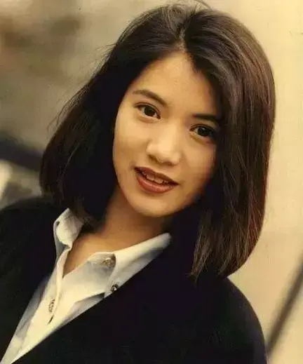 她爱钱、虚荣、脾气差，但张智霖却心甘情愿宠她一辈子