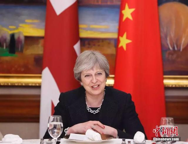 英国首相访华，美国很着急