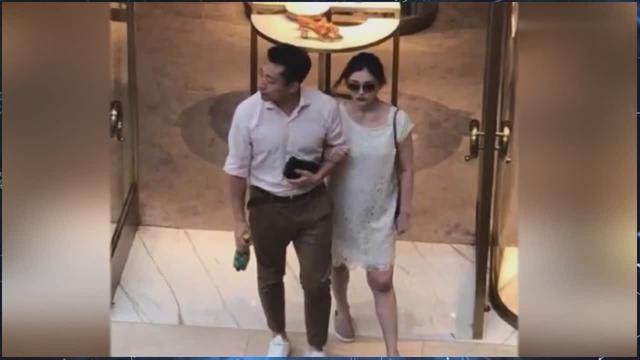 大S一家在新加坡被偶遇 网友：这是瘦了30斤的样子？