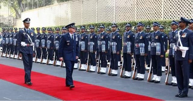 美国空军老大首飞印度LCA光辉战斗机 胆大心细 让人频频称赞