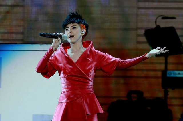 孙燕姿为儿子骑坐雕像公开道歉惹争议，新加坡那边根本不关心这事