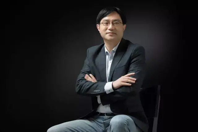 50岁被郭台铭辞退，这位中年大叔却靠着99元小米耳机成功逆袭！
