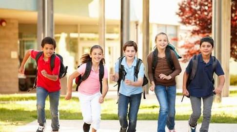 你说新加坡那么小，有啥优势？可人家最适合海外学生求学