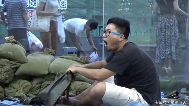 95后小伙伴跨国骑行 香港登机遇波澜