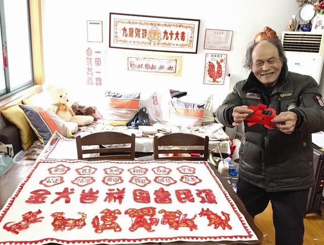 无锡九旬撕纸艺术家一撕就是四十年，狗年“撕狗” 年味浓情更浓