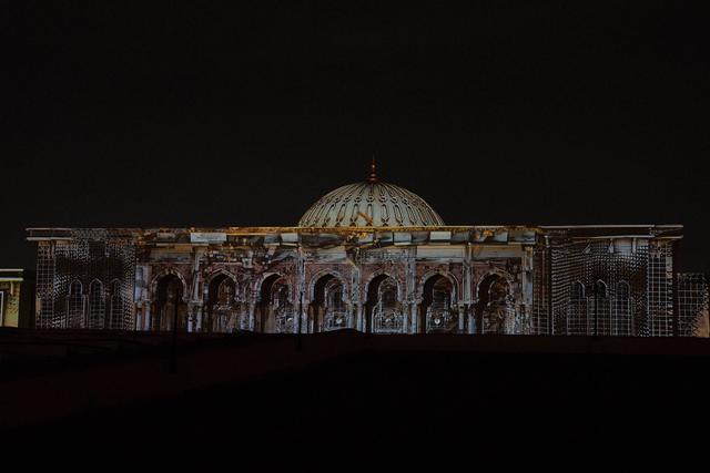 为展示阿拉伯文化 沙迦邀请国际艺术家用灯光“涂鸦”城市