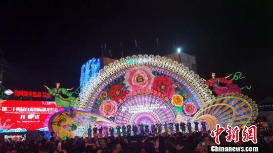第24届自贡国际恐龙灯会正式启幕