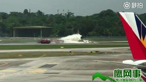 新加坡航展韩国黑鹰飞行表演队T-50教练机起火 机场跑道关闭